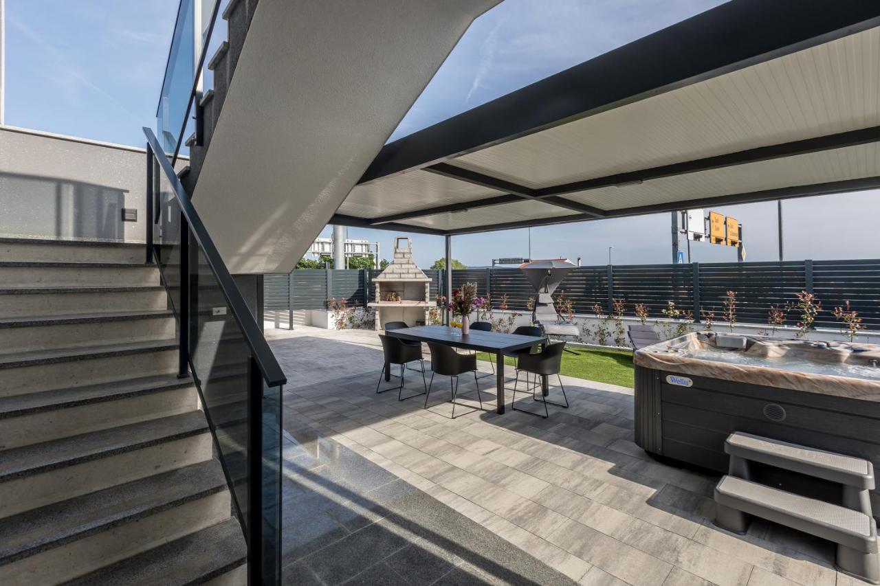 Luxury Apartments Katarina Каштела Экстерьер фото