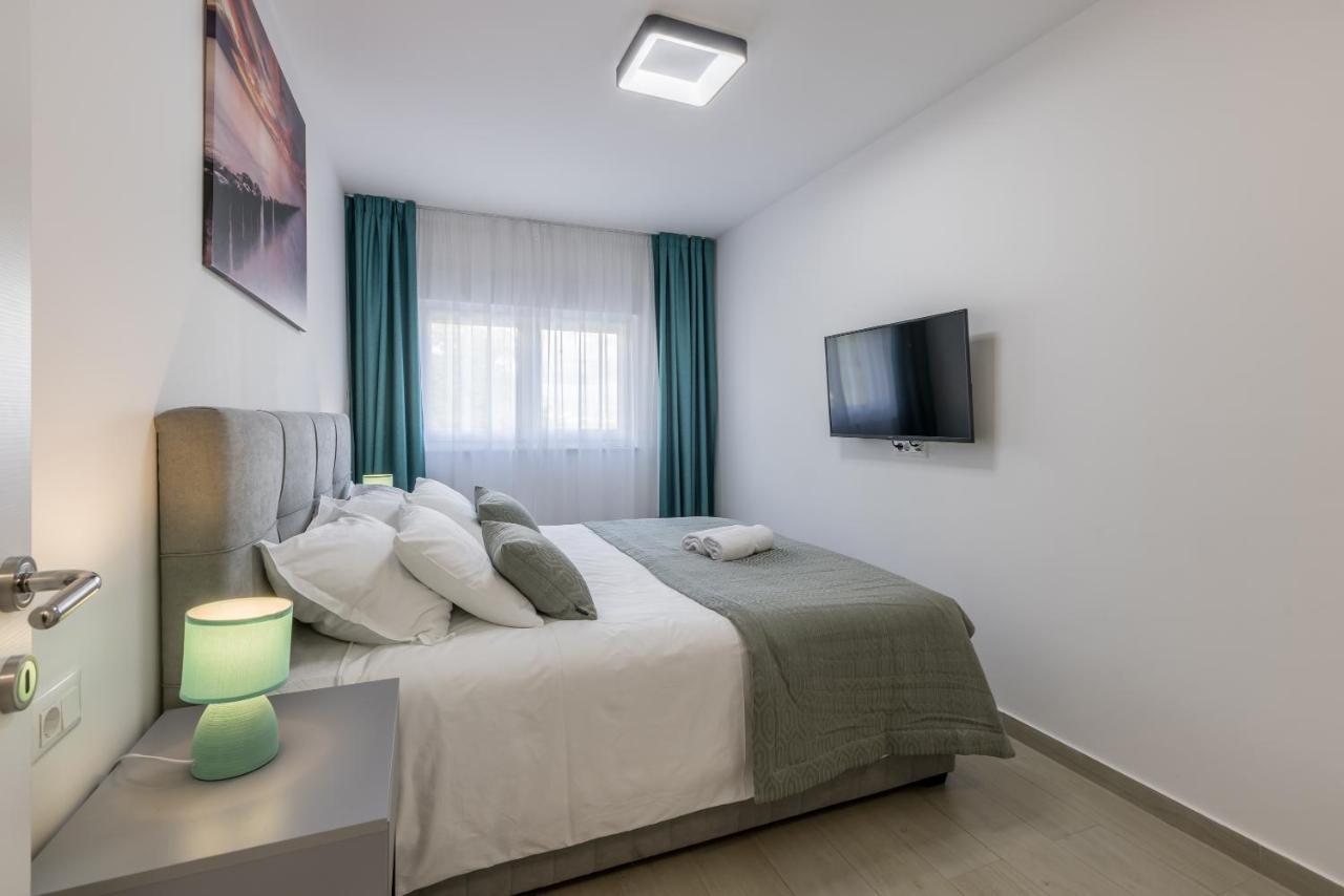 Luxury Apartments Katarina Каштела Экстерьер фото