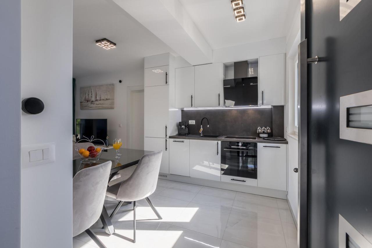 Luxury Apartments Katarina Каштела Экстерьер фото