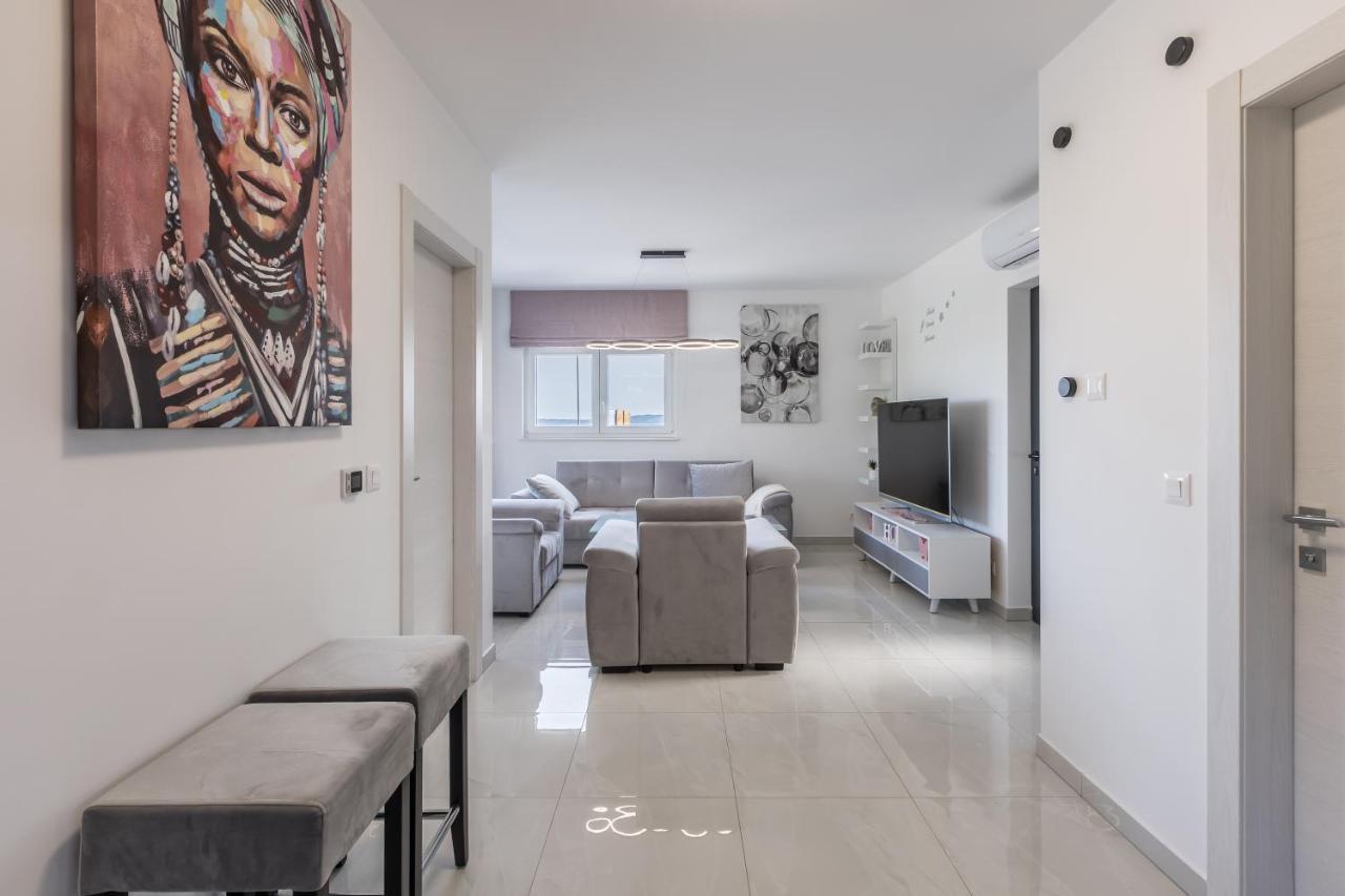 Luxury Apartments Katarina Каштела Экстерьер фото